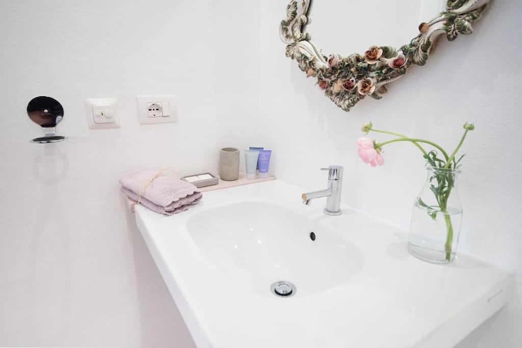 Romantic Loft Porta Venezia Milan Bagian luar foto